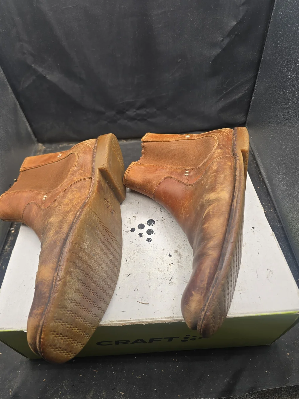 UGG Men's Tan Leather Chukka Boots